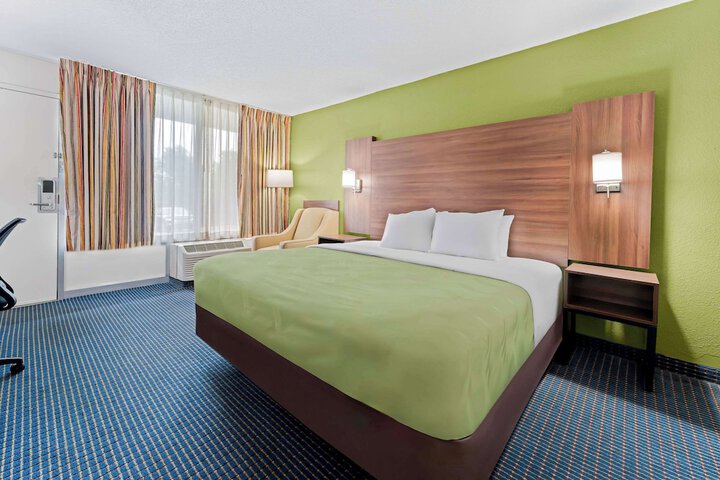 1 King Bed (16 of 26)
