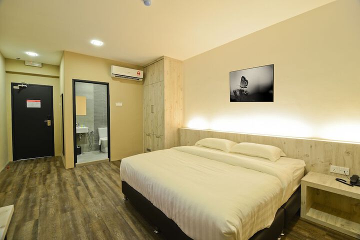 Room 17 of 31