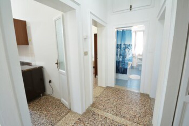 Room 14 of 20