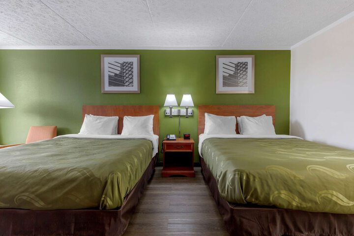 2 Queen Beds Efficiency (4 of 6)