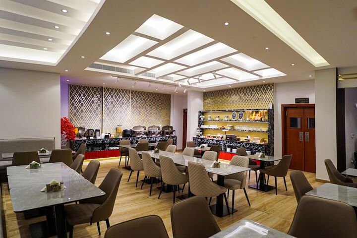 Dining 70 of 83