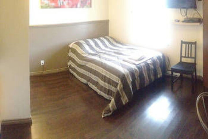 Room 17 of 33