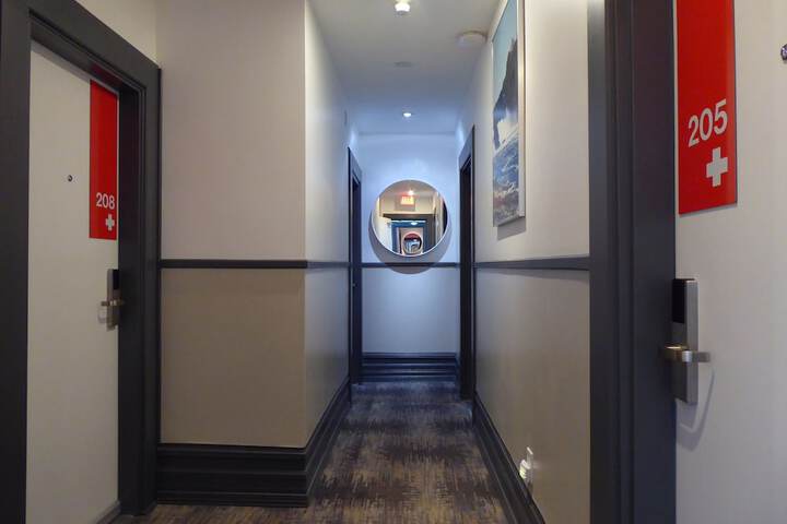 Ballroom/Hall 52 of 72