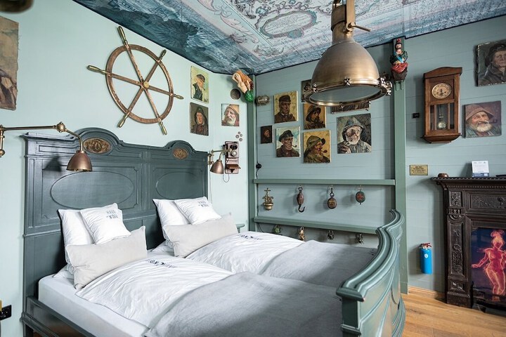 Room 25 of 68