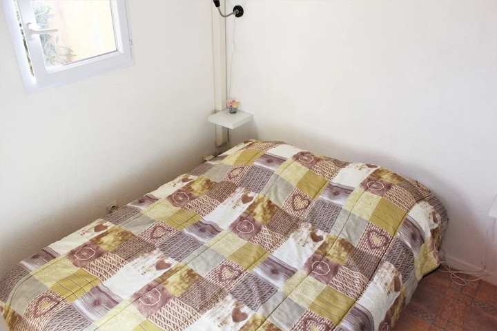 Room 2 of 9