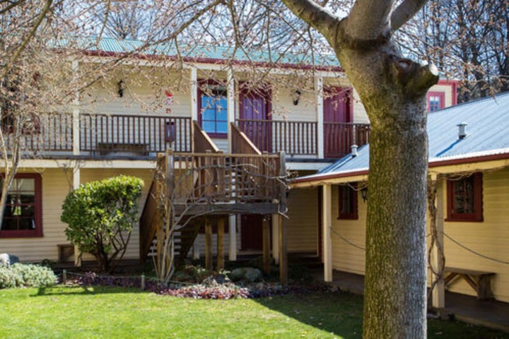 Hotel Exterior 66 of 75