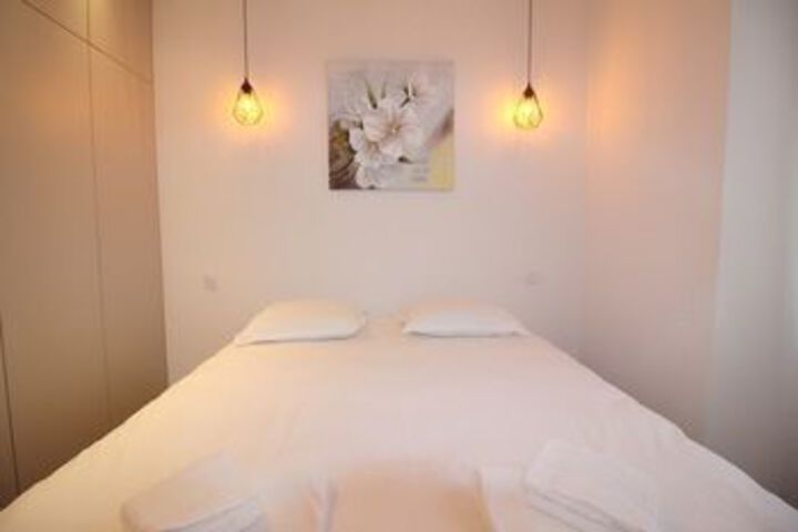 Room 5 of 14
