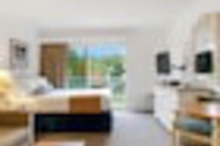 Room 221 of 549