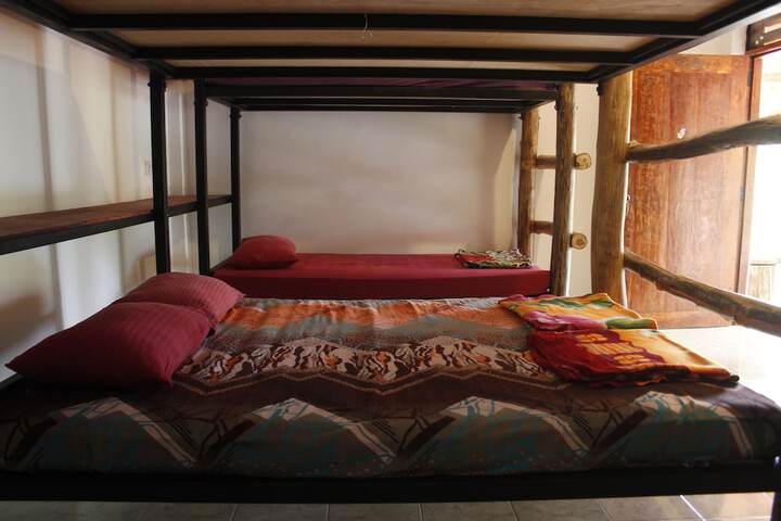 Room 9 of 28