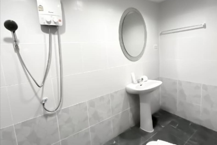 Room 12 of 34