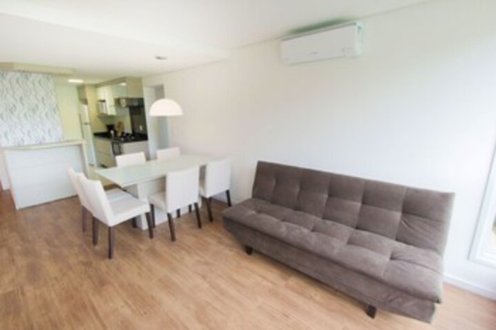 Room 6 of 10