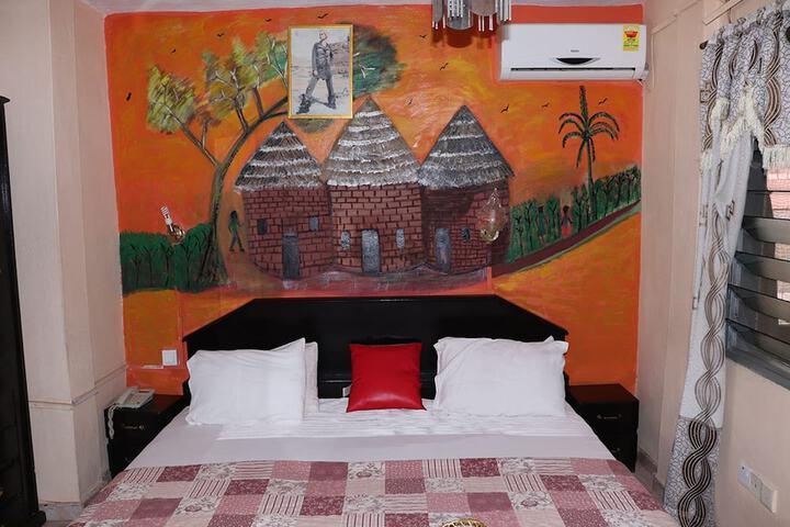 Room 11 of 36