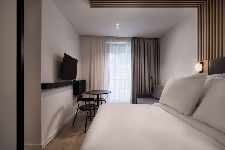 Room 16 of 52