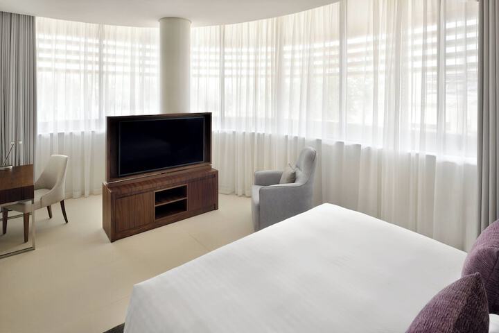 Room 12 of 125