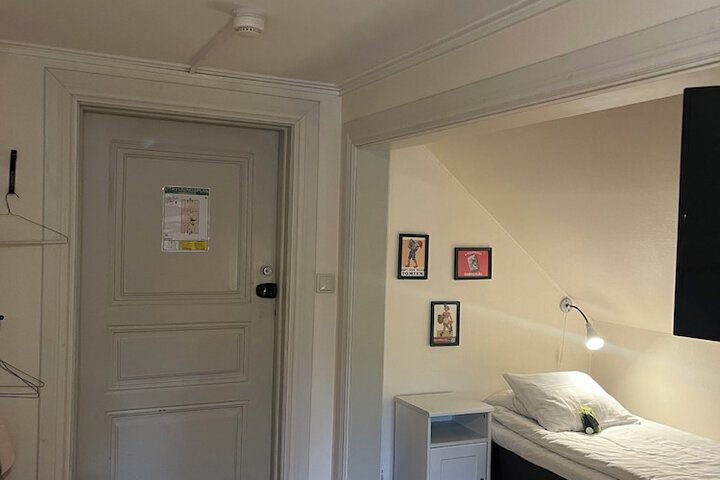 Room 28 of 65