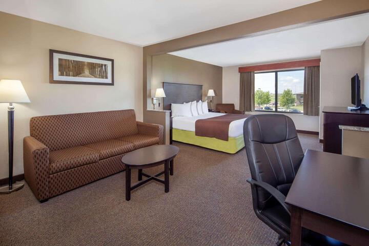 1 King Bed (4 of 9)
