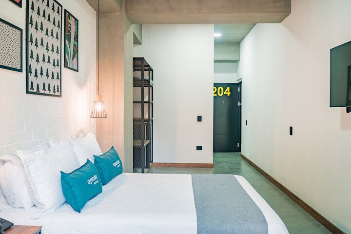 Room 13 of 19
