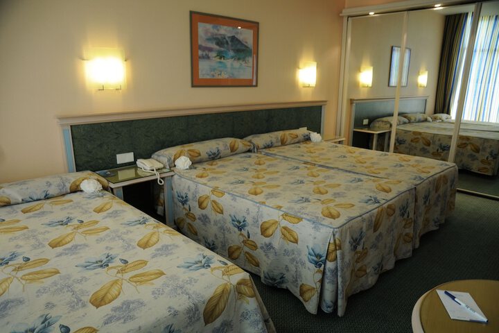 Room 4 of 70