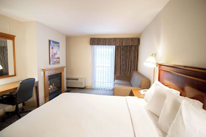 1 King Bed (8 of 23)