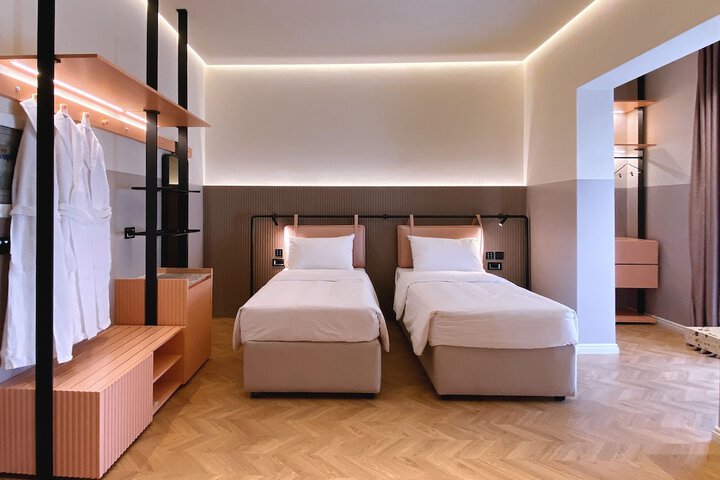 Room 7 of 48