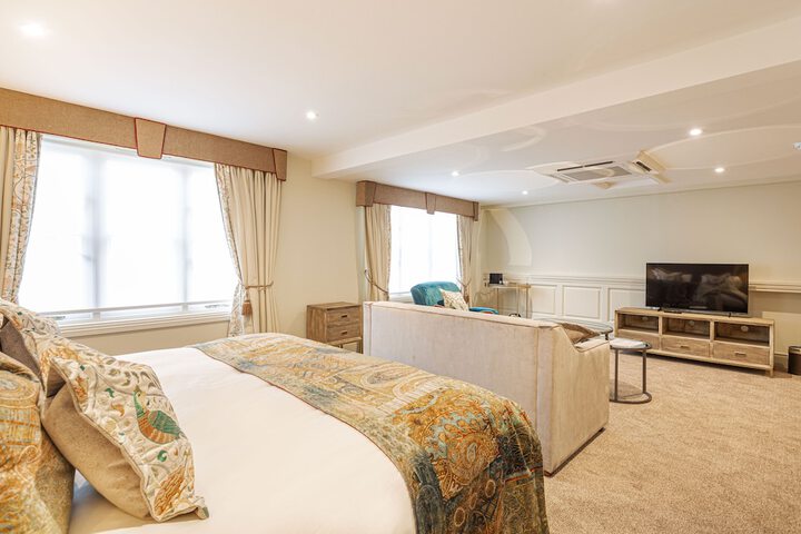Room 42 of 106