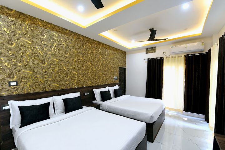 Room 13 of 28