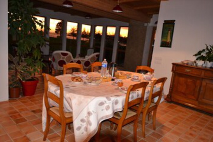 Dining 18 of 30