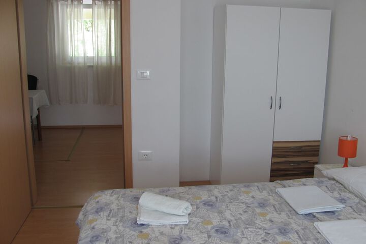 Room 17 of 74