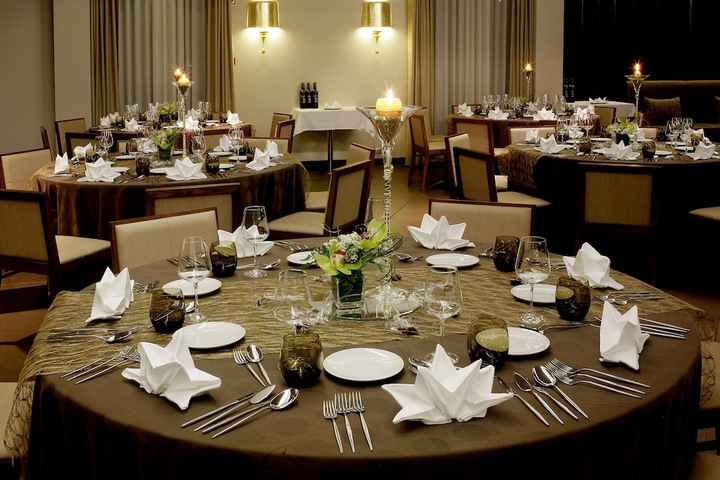 Ballroom/Hall 65 of 84