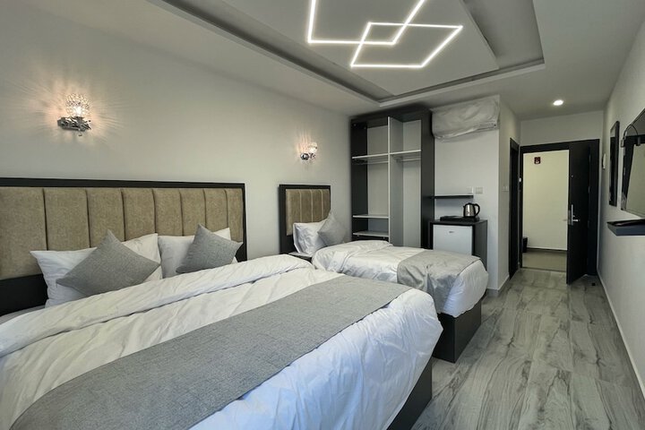 Room 4 of 62