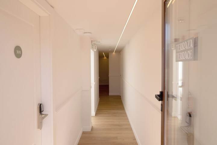 Ballroom/Hall 34 of 41