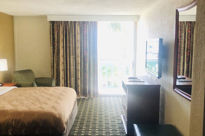 Standard | King Bed (3 of 10)