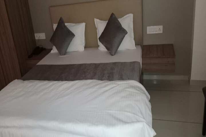 Room 14 of 27