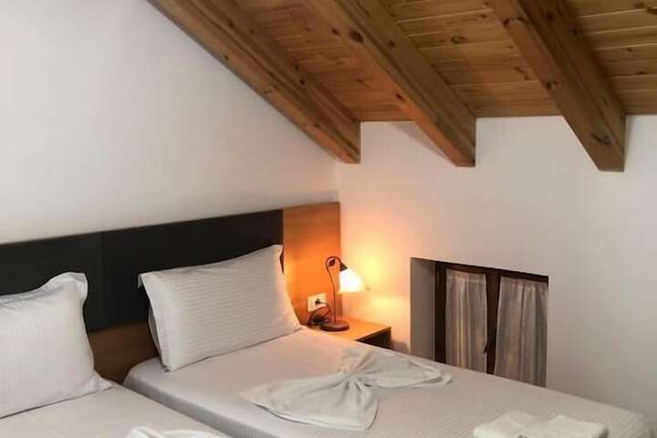 Room 6 of 30