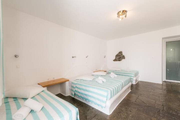 Room 6 of 92