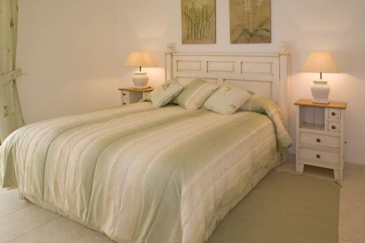 Room 3 of 40