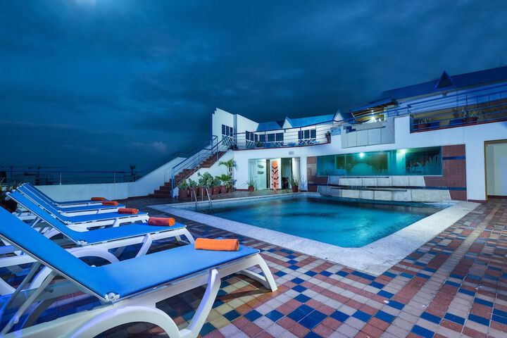 Pool Hotel