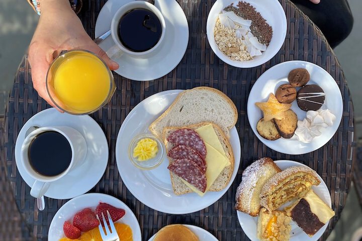 Breakfast/Coffee Service 60 of 77