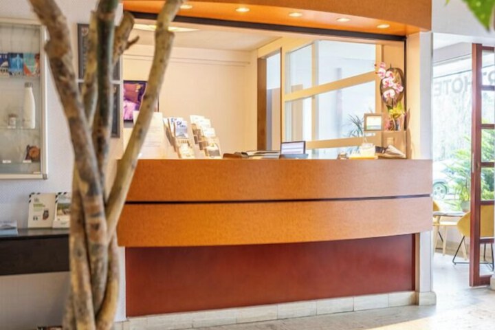 Entrance & Lobby