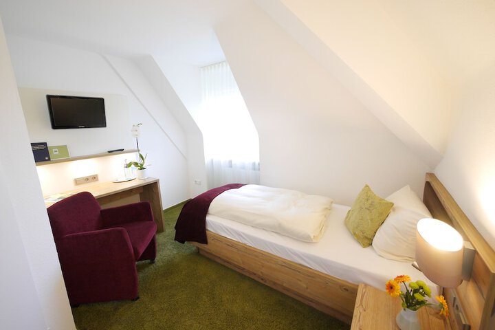 Room 3 of 65