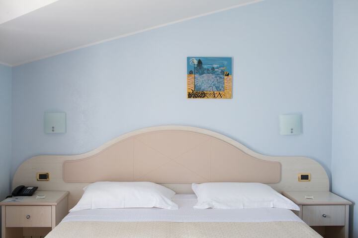 Room 18 of 78