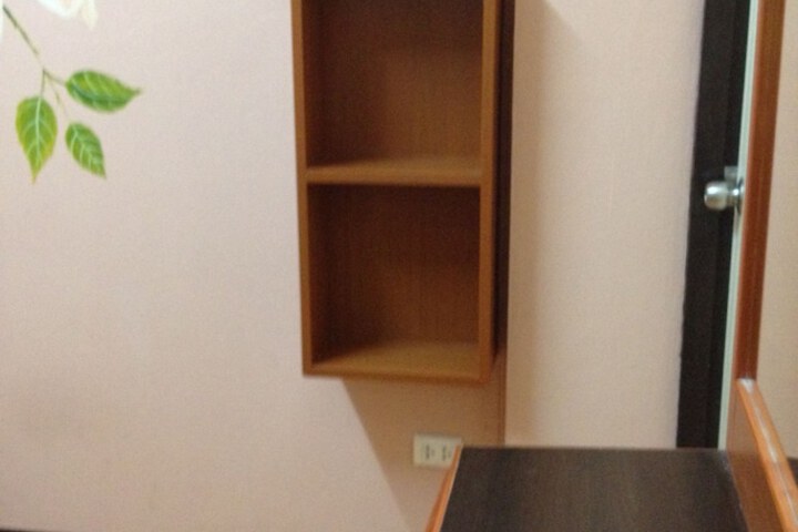 Room 17 of 27
