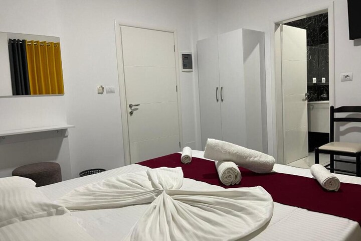 Room 8 of 30
