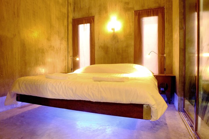 Room 8 of 35