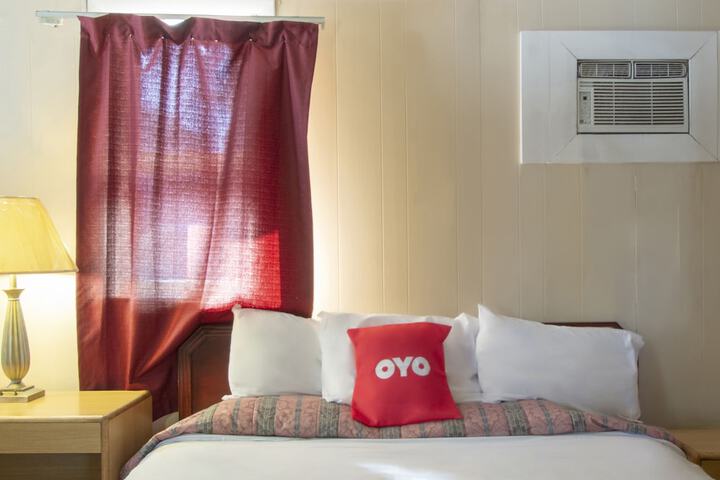 1 King Bed (7 of 9)