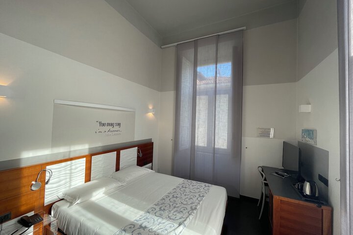 Room 16 of 106