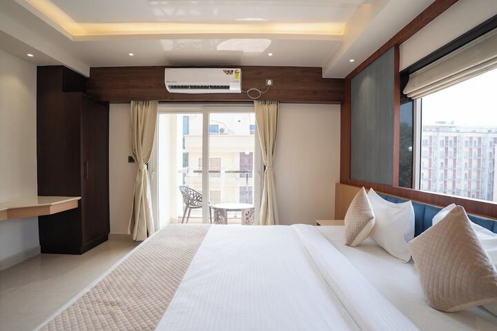 Room 33 of 174