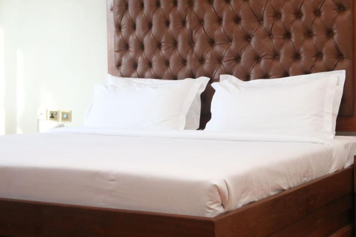 Room 4 of 25
