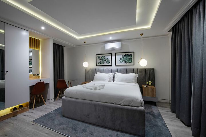 Room 10 of 81