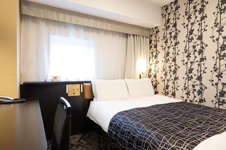 Room 7 of 90